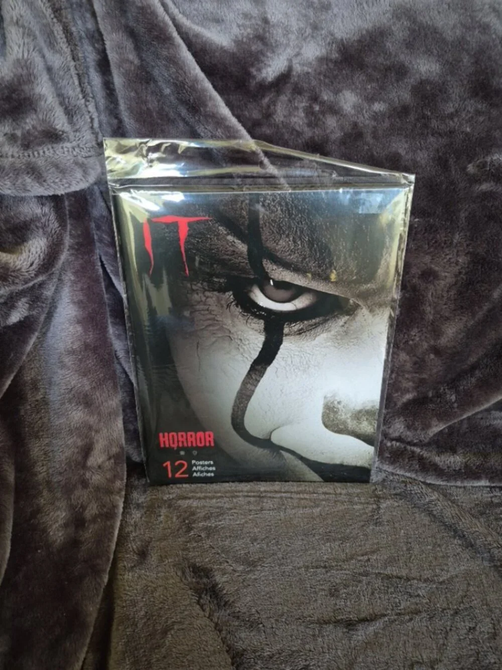 Trends Posters International Horror IT Poster Book 12 Posters Book 8.5